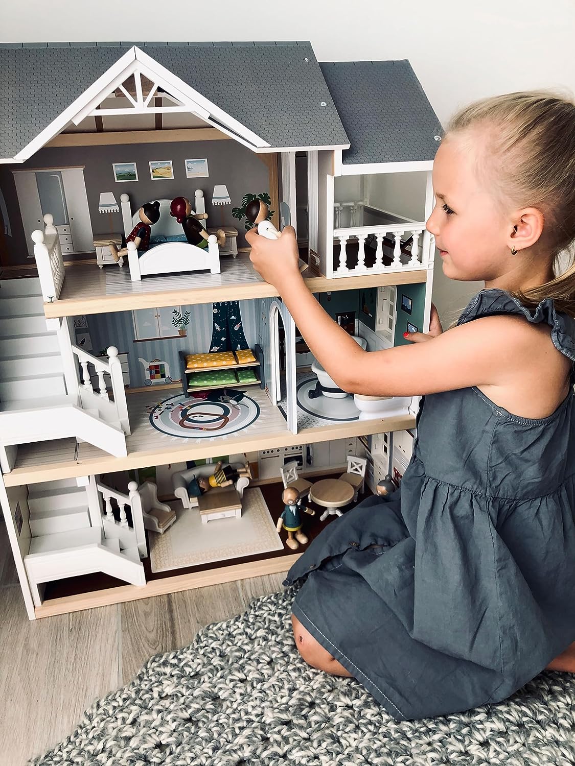 Iconic Urban Villa Doll House Complete Playset