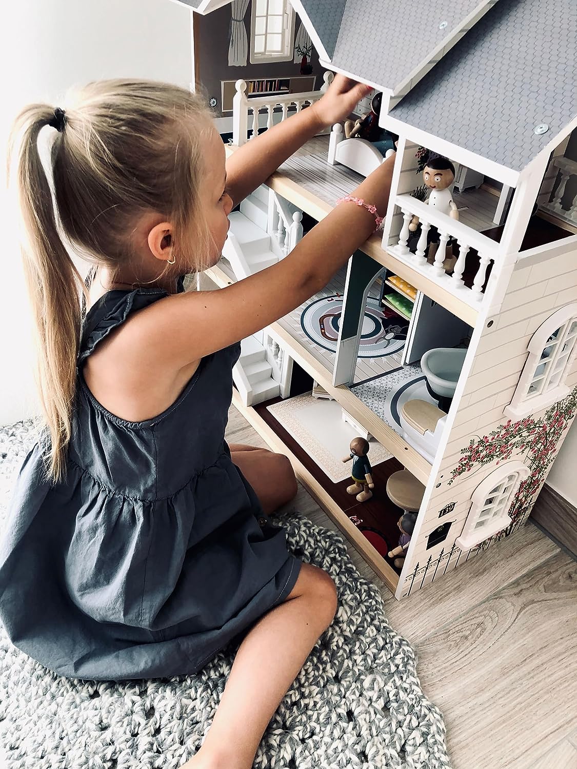 Iconic Urban Villa Doll House Complete Playset