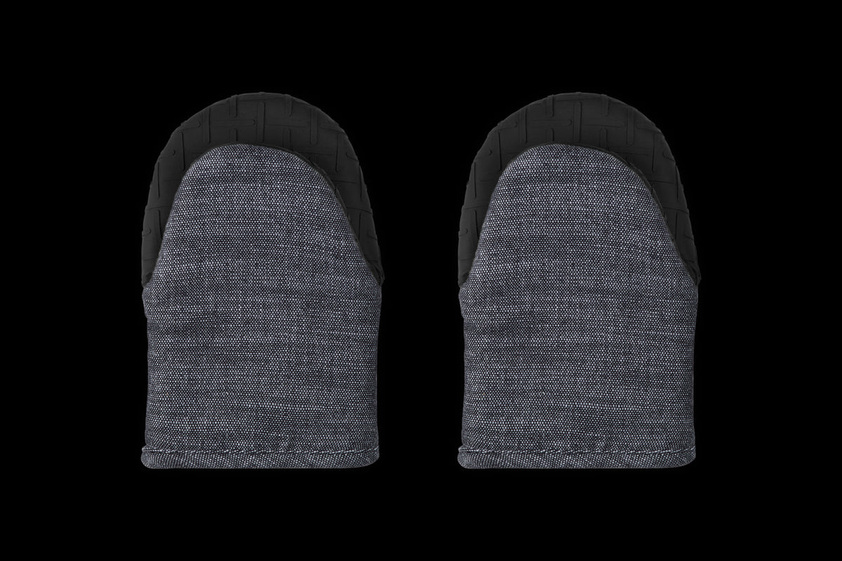 Mini Oven Mitts 8" in Noir, Set of 2