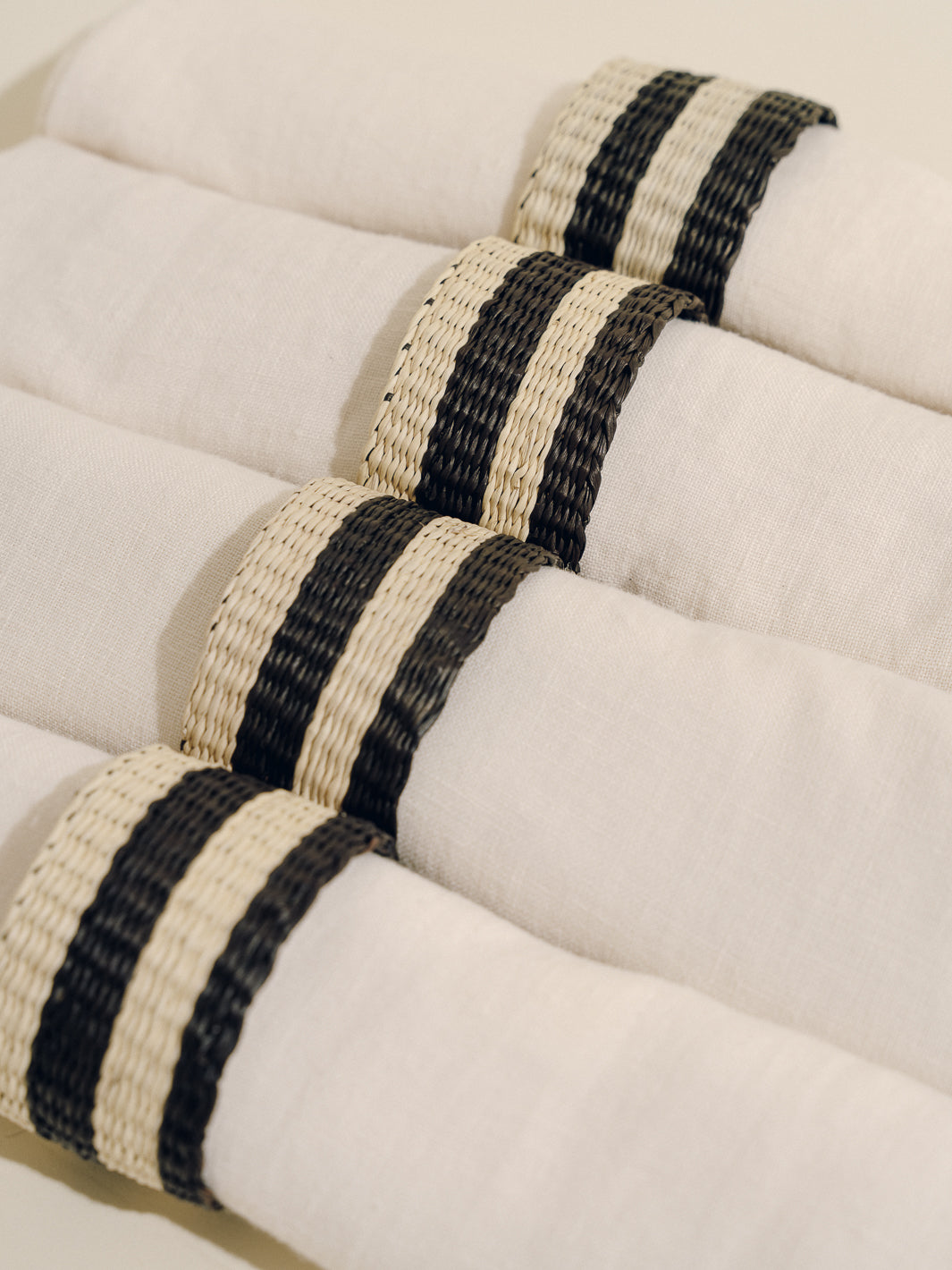 #color_natural-black