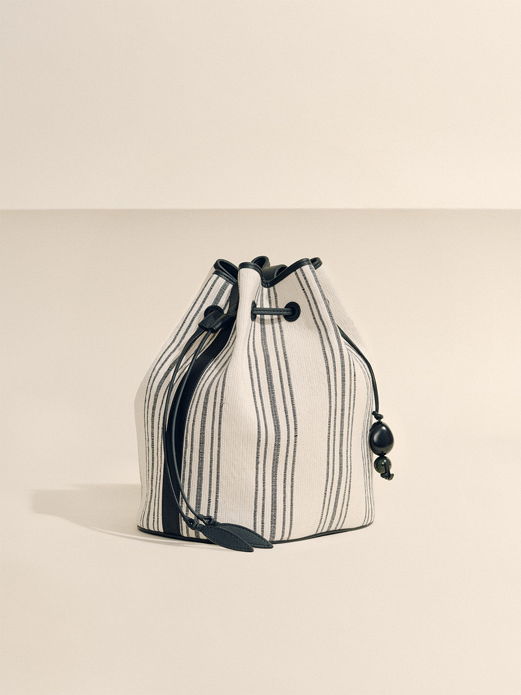 #color_black-stripes-fique