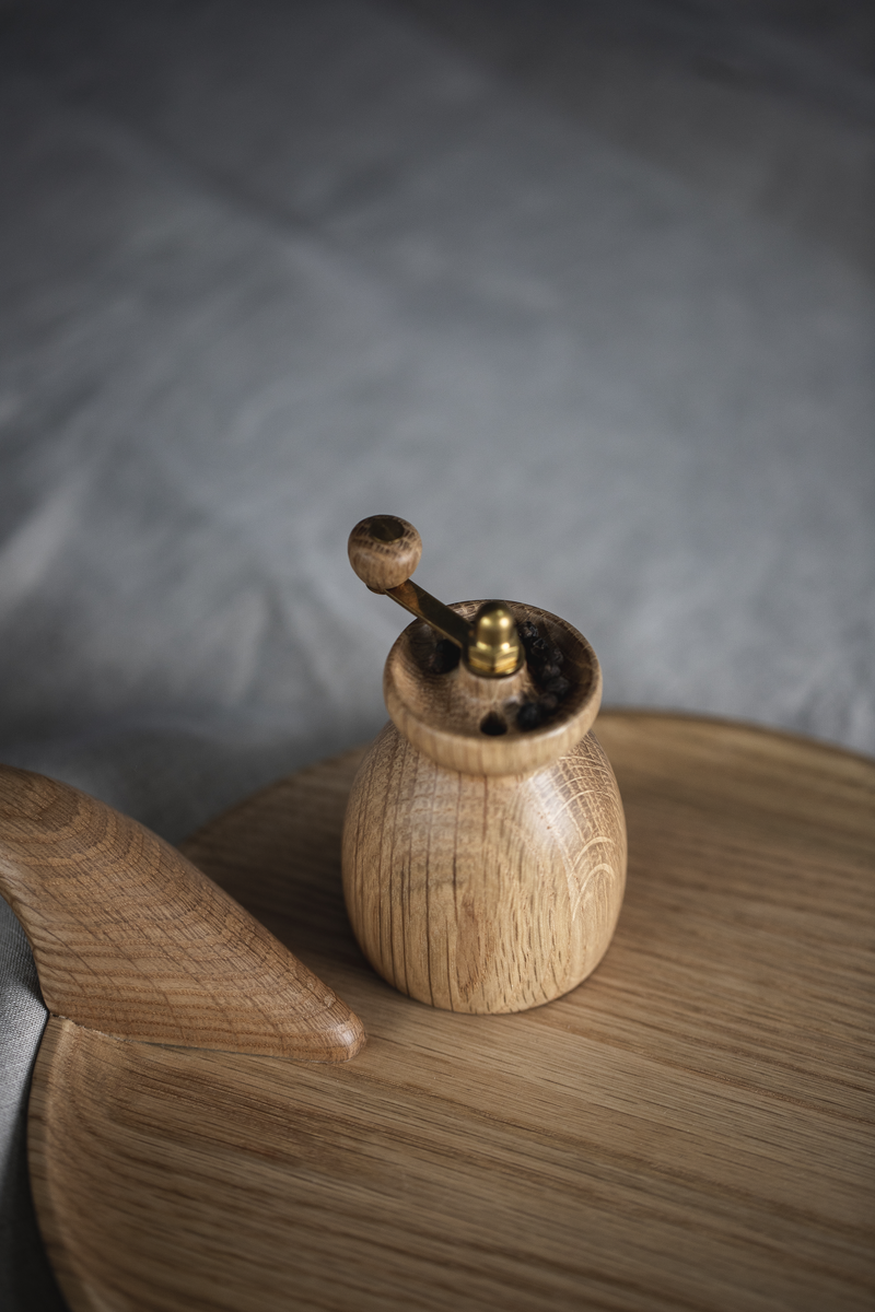 Pepper Mill Oak H 3.7 in Dia 2.8 in