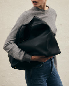 Eleanor 42 Tote in Black