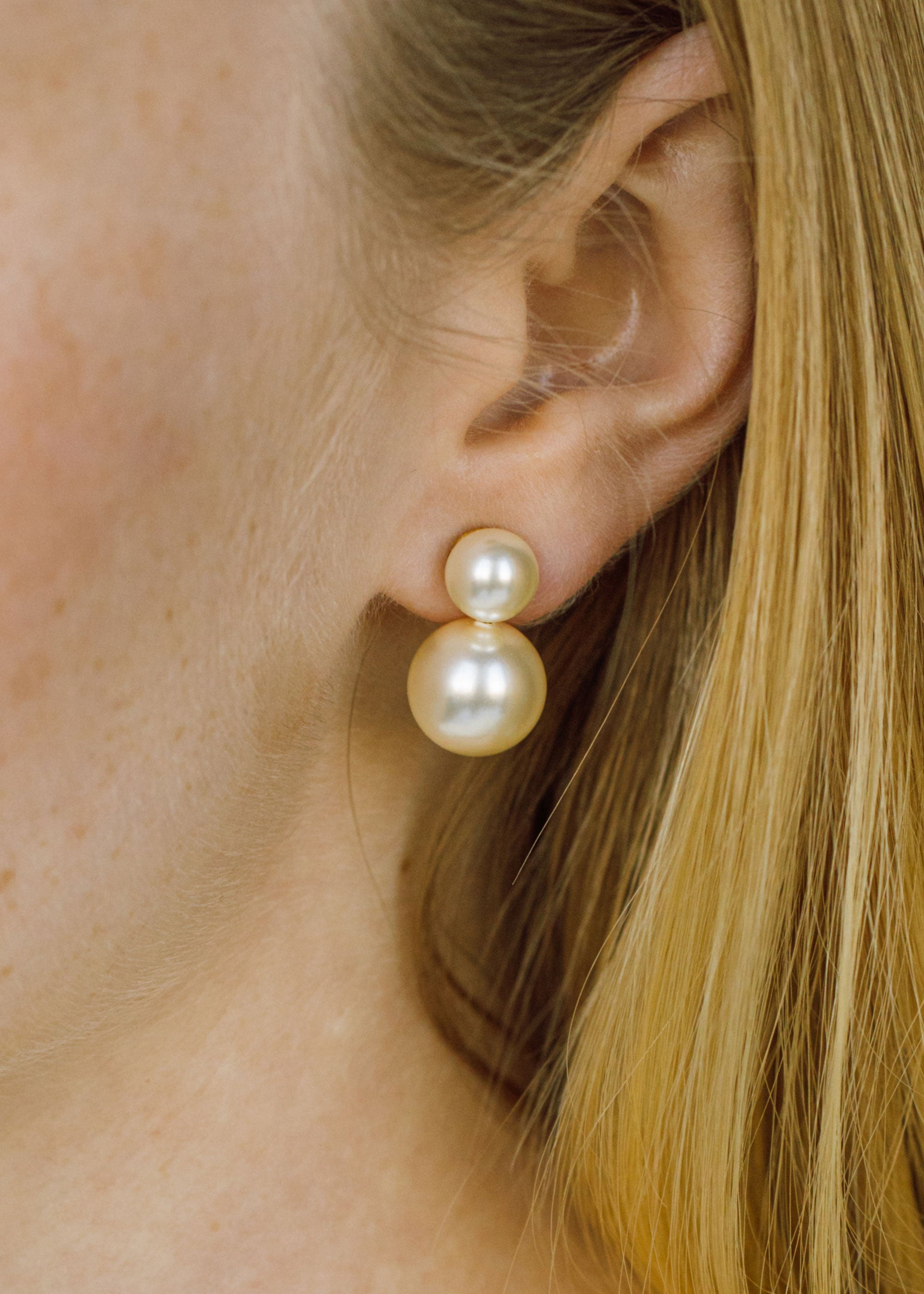 Iris Pearl Earrings