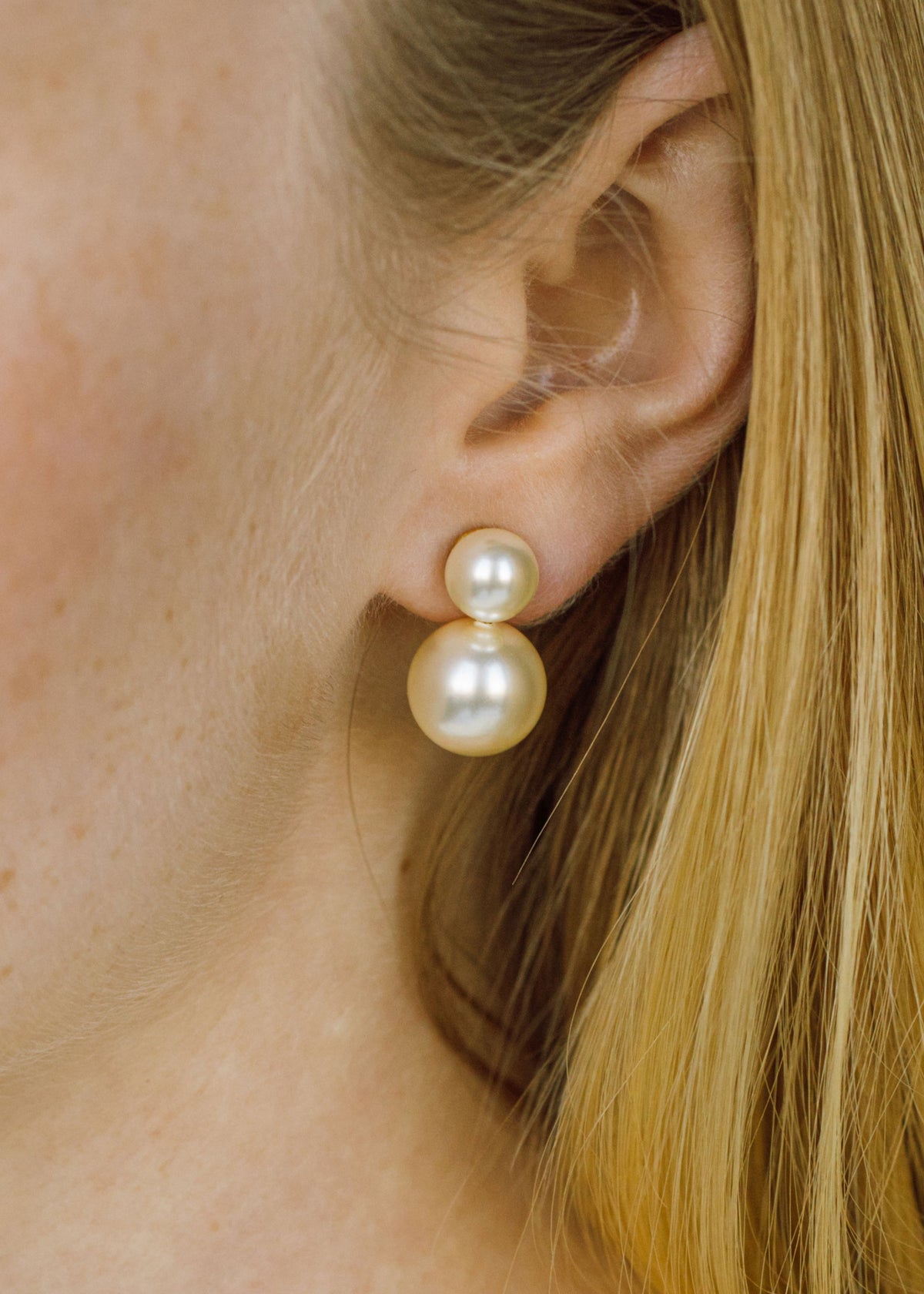 Iris Pearl Earrings