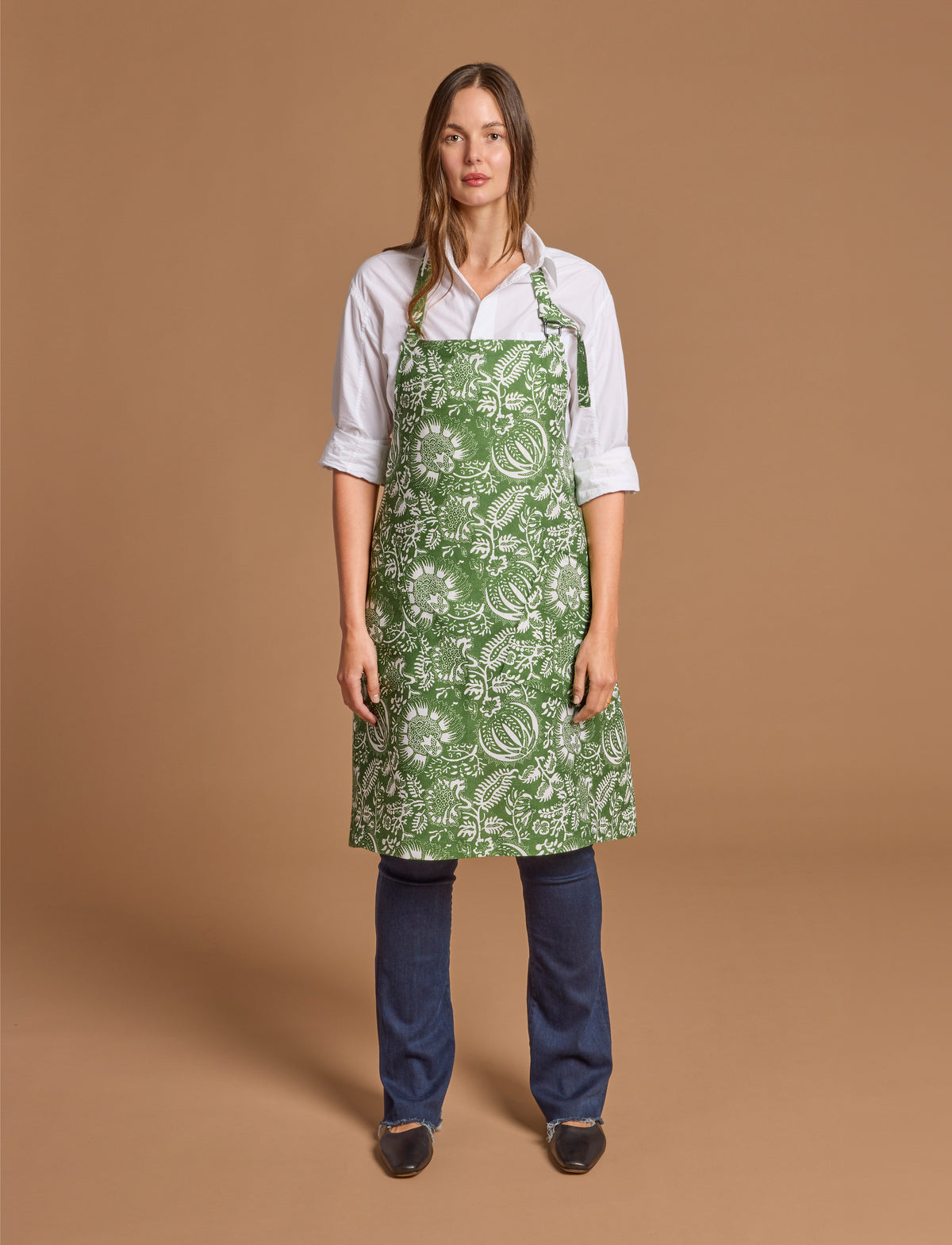 Matouk Schumacher Linen Apron in Granada Palm