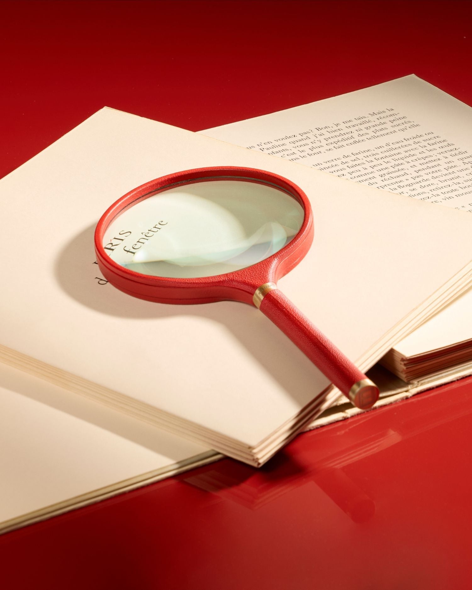 Archival Magnifying Glass