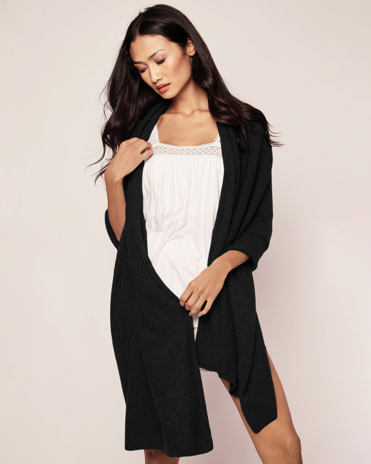 Women’s Cashmere Wrap in Black