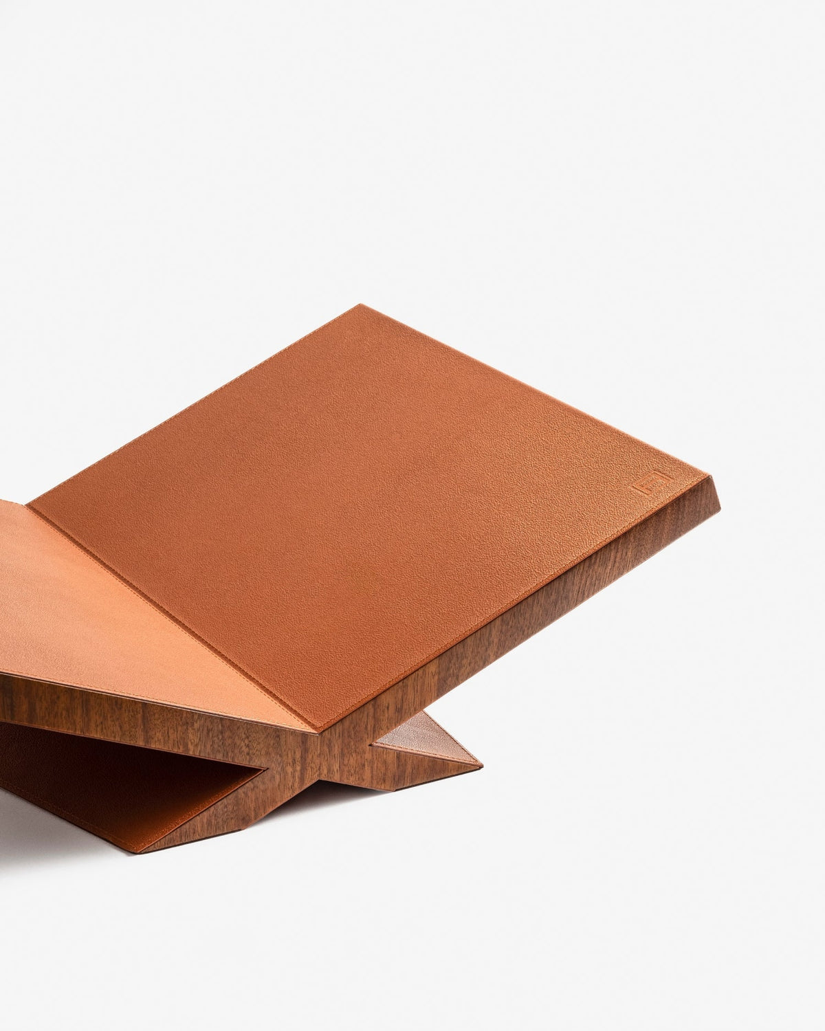 Culture Ultimate Bookstand in Camel