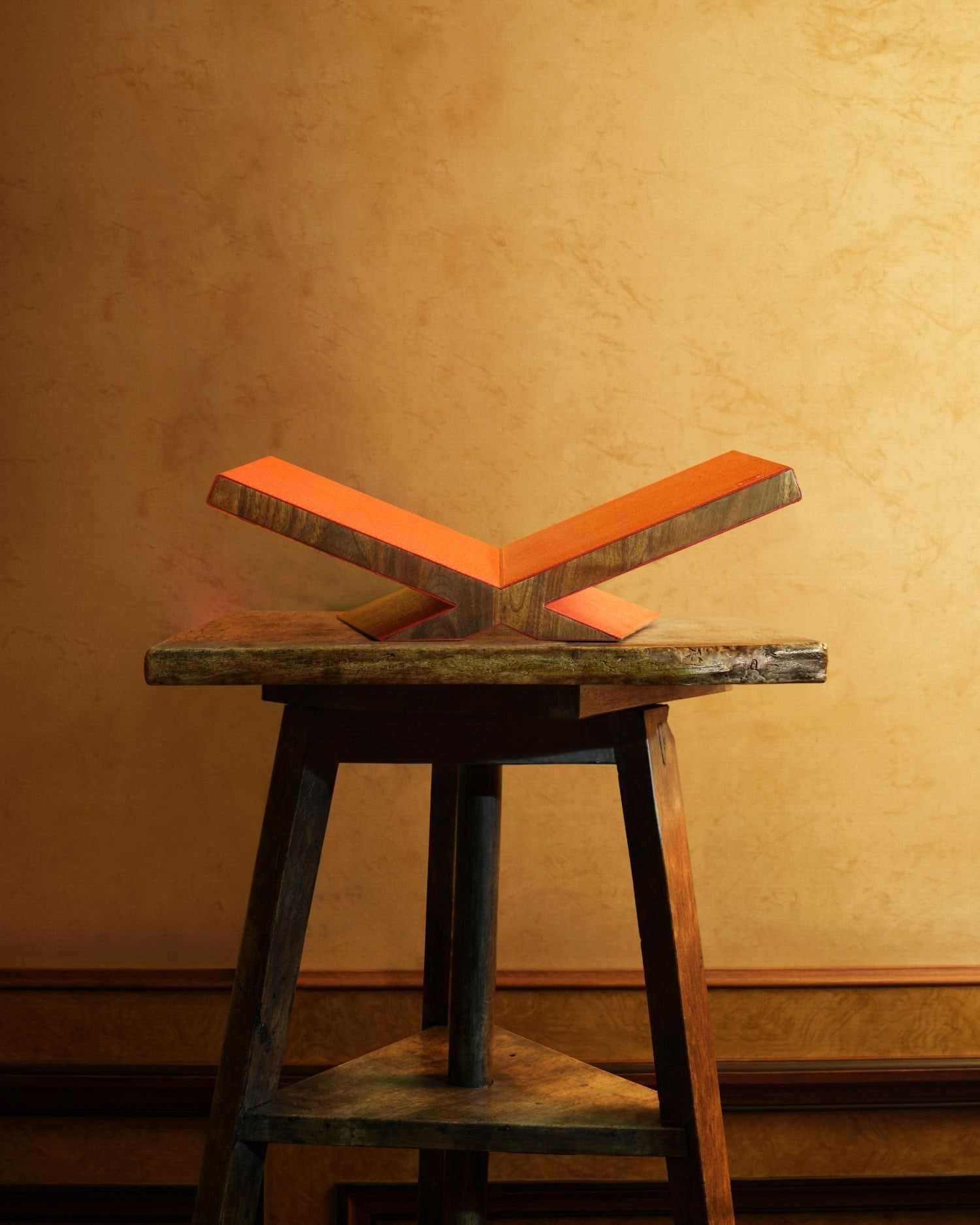 Culture Ultimate Bookstand in Camel