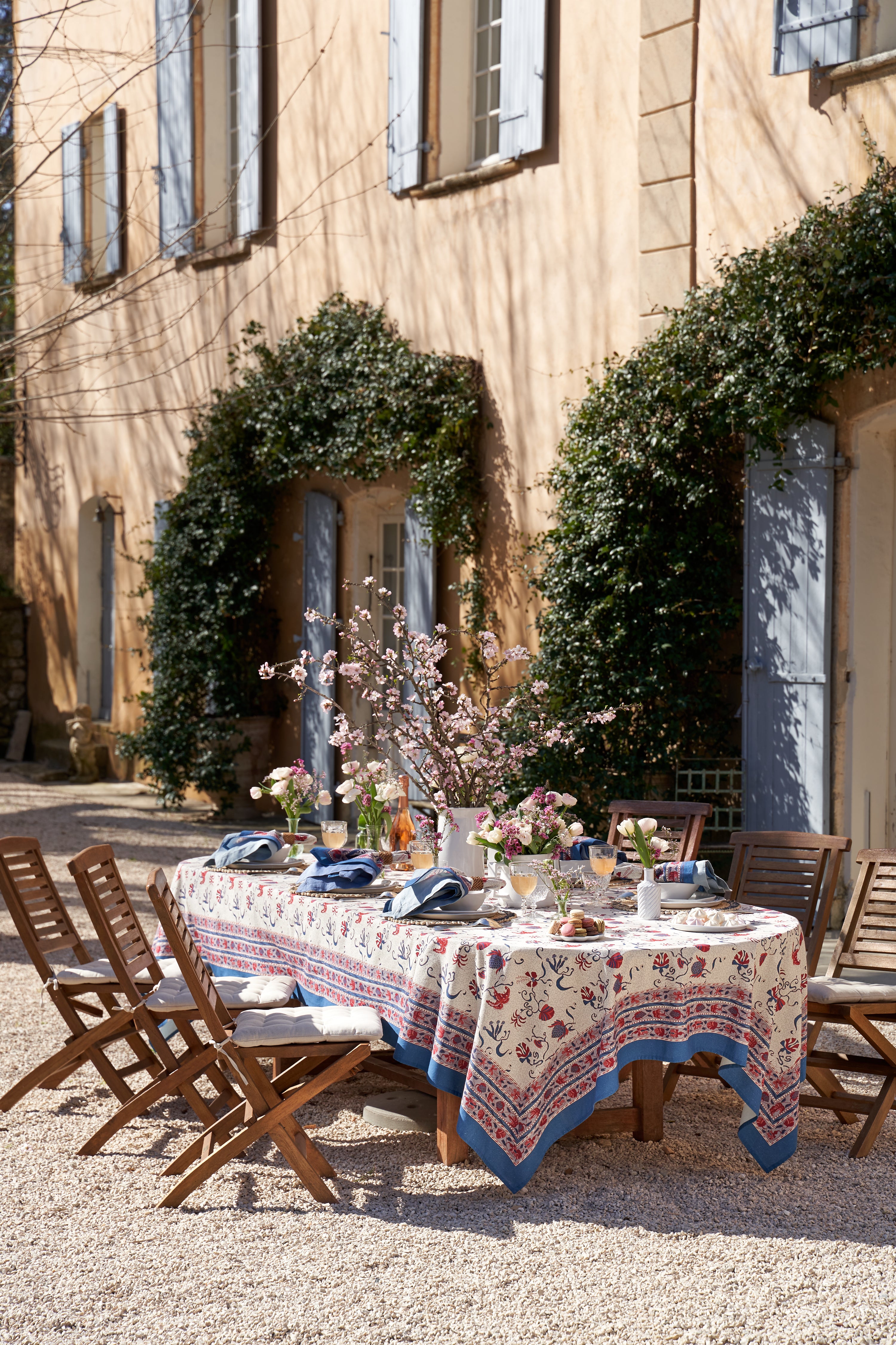 Fleur Des Indes Tablecloth in Blue & Red
