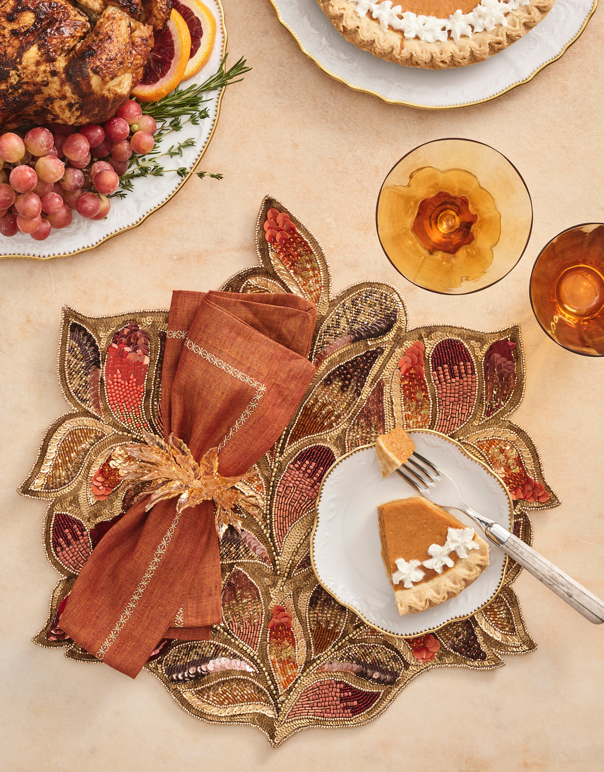 Gilded Leaves Napkin Ring in Gold, Set of 4