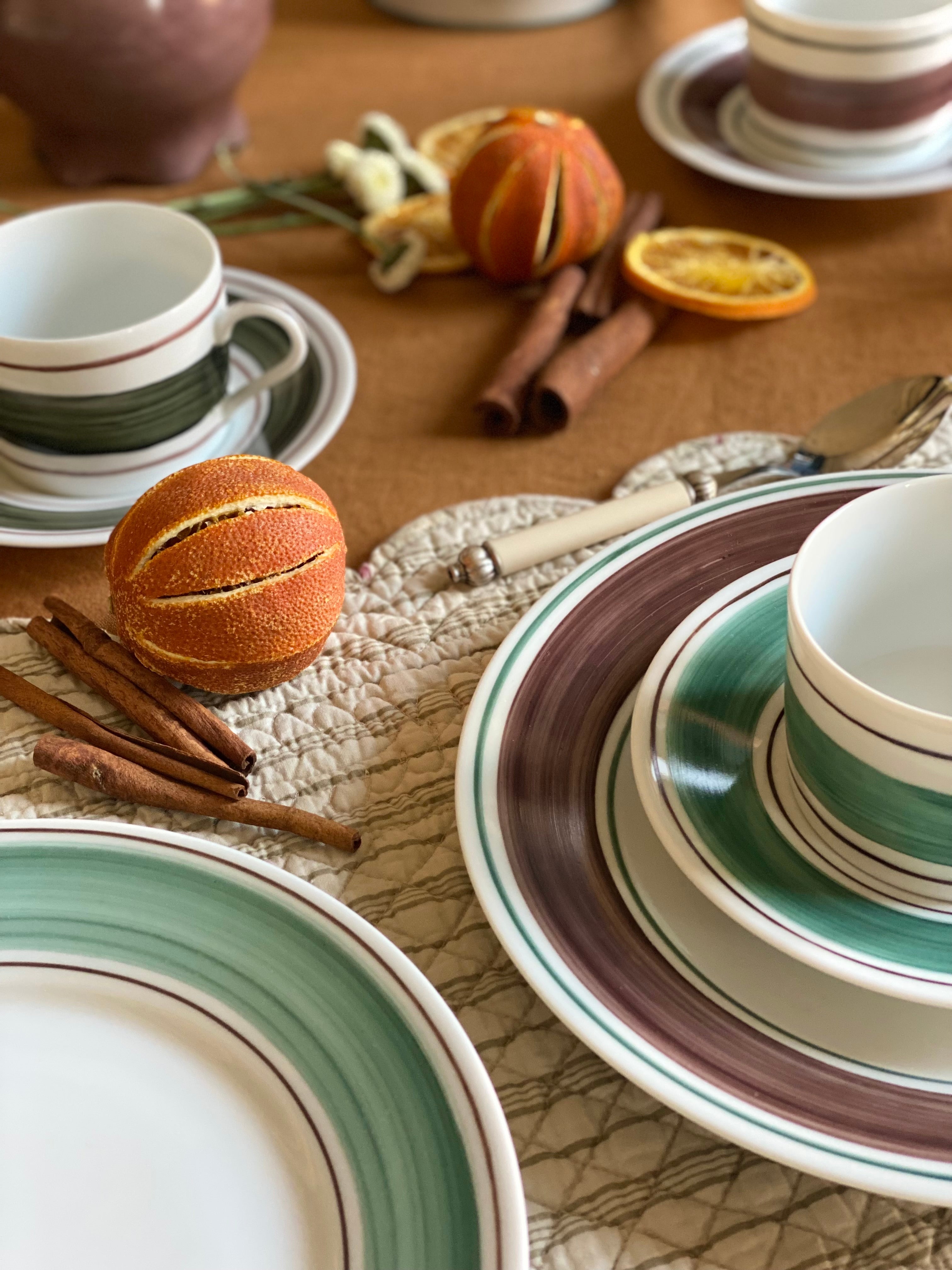 Tangerine Dinner Plate In Cactus Green