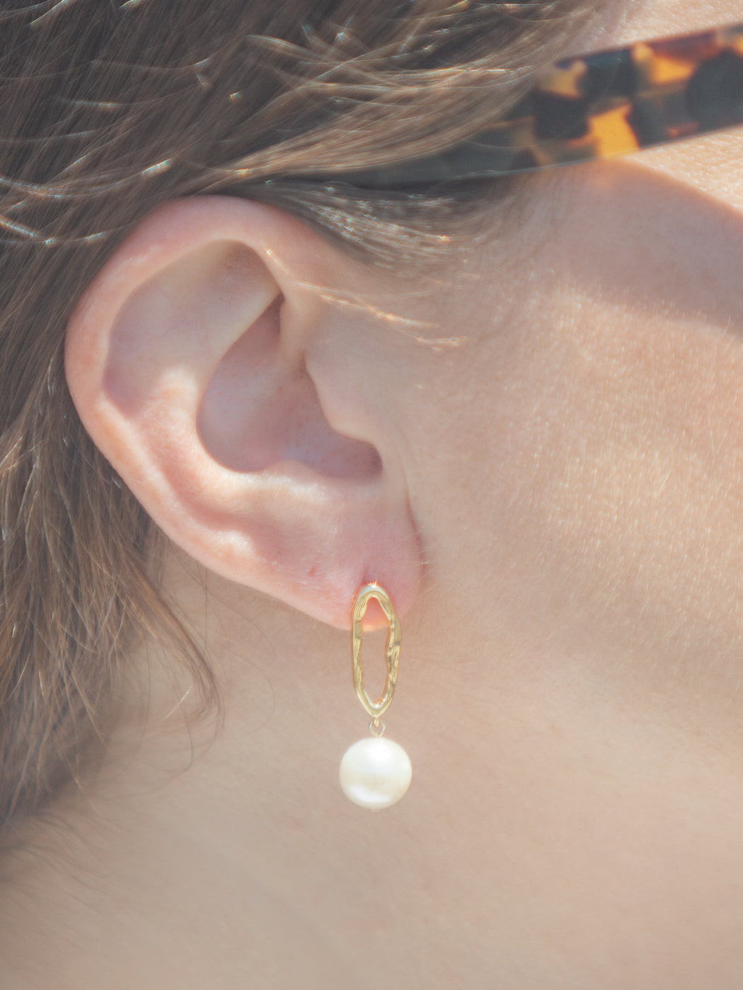 Kate Earrings in Gold-White