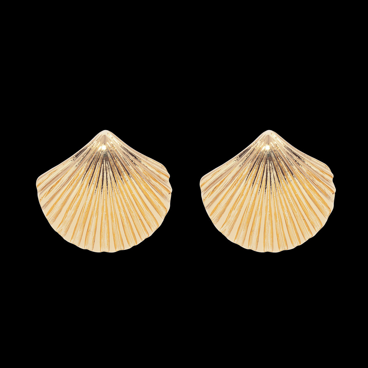 De la Mer Shell Stud Earrings