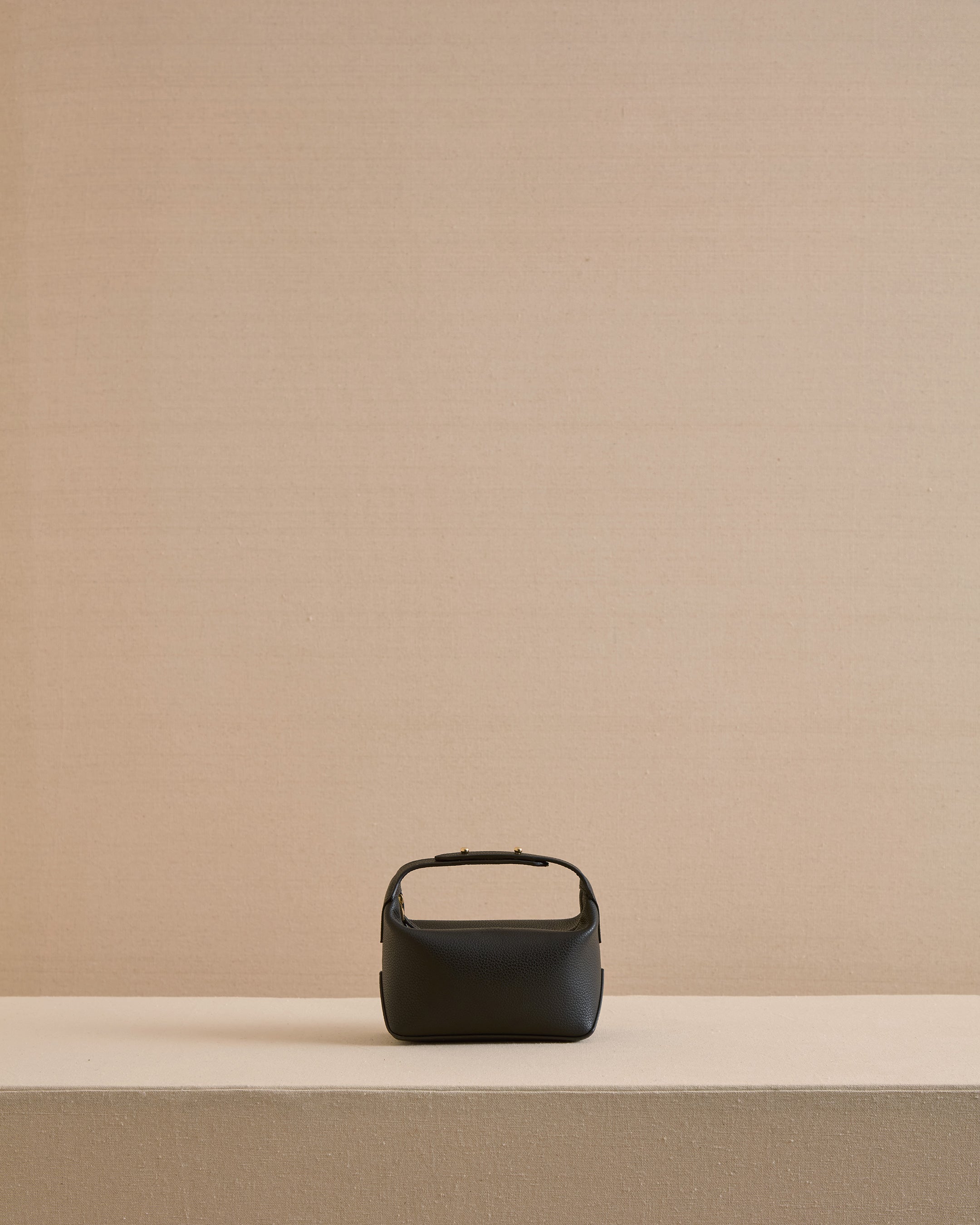 Mason 17 in Tumbled Grain Black