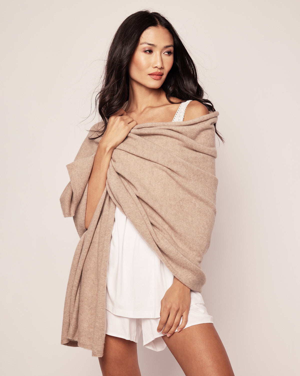 Women’s Cashmere Wrap in Beige