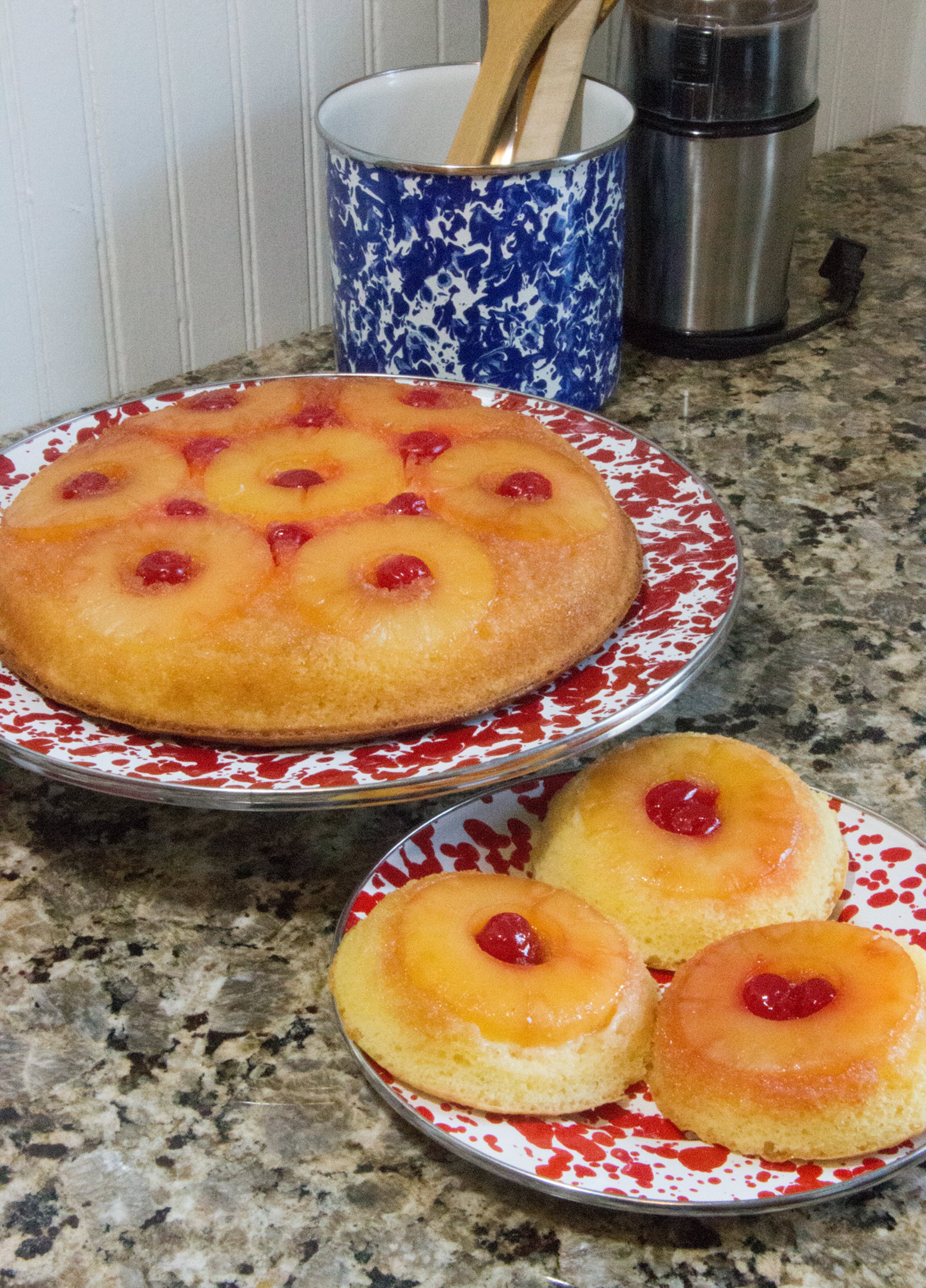 Cake Plate in Red Swirl