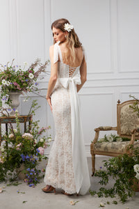 The Romanza Dress in White Chantilly Lace