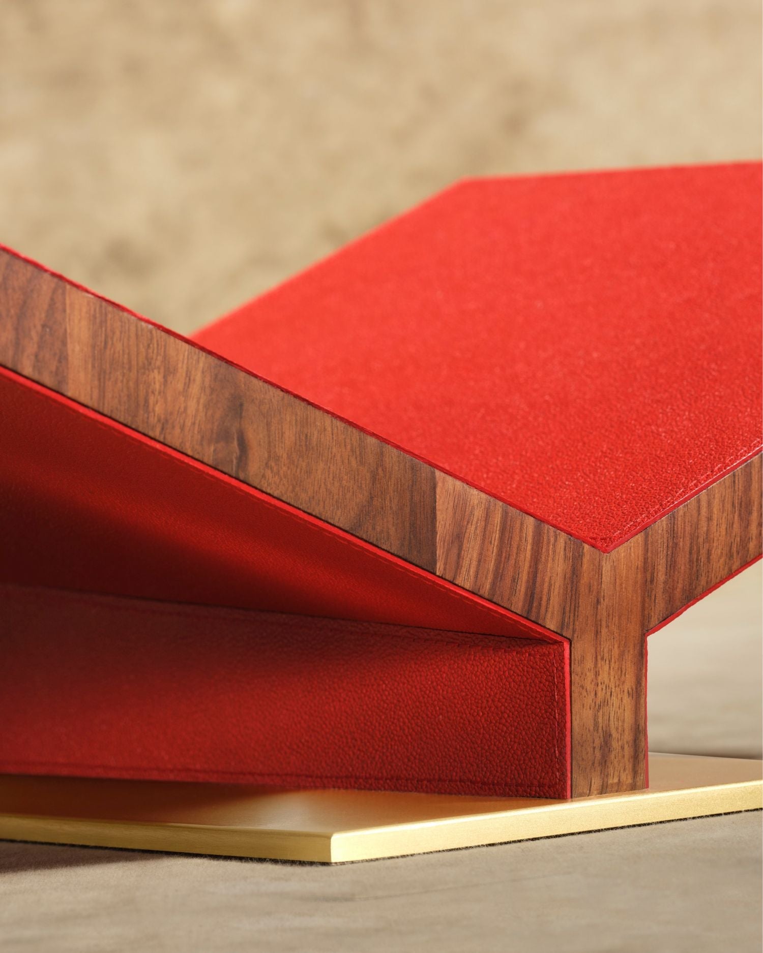 Collector Classic Bookstand in Red