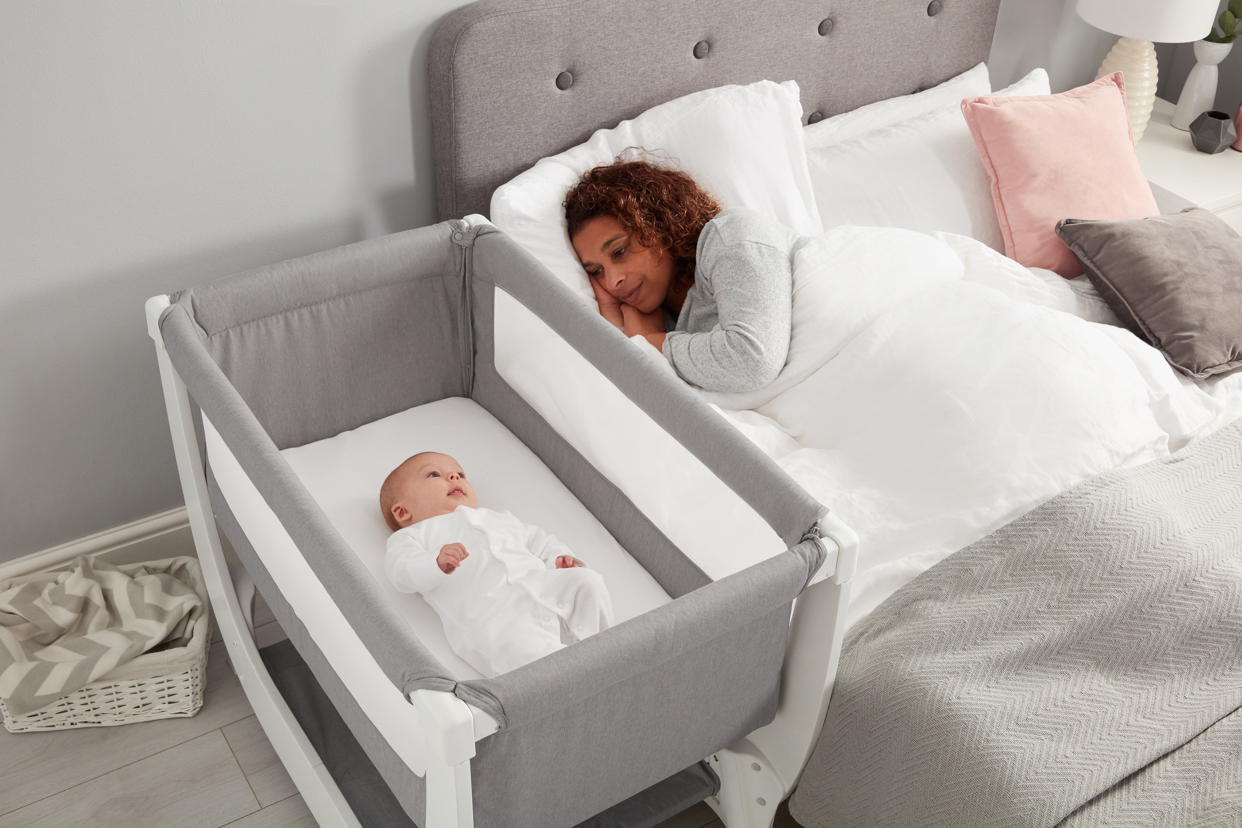 BÉABA by Shnuggle Convertible Air Bedside Sleeper Bassinet