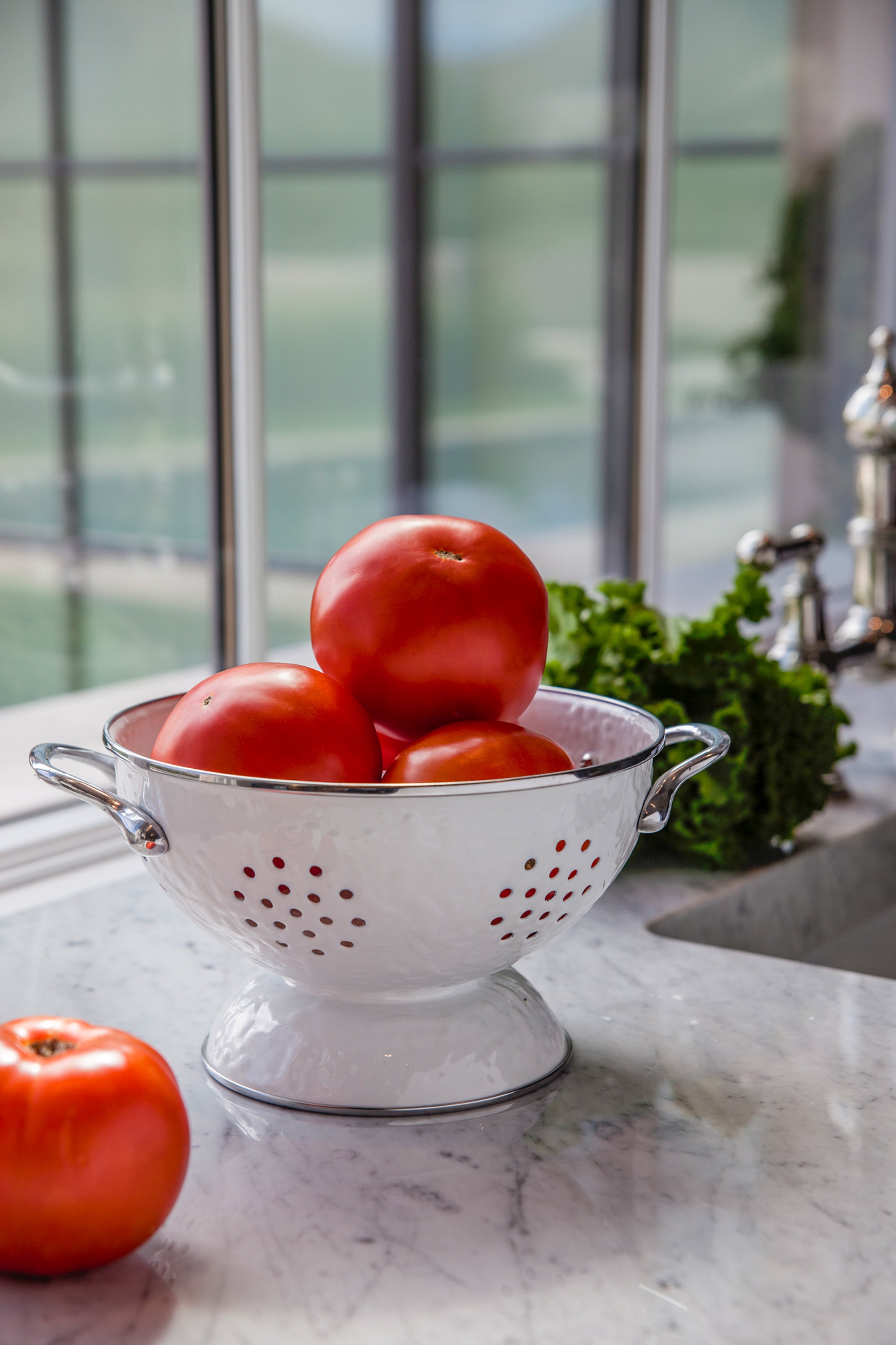 Medium Colander in Solid White