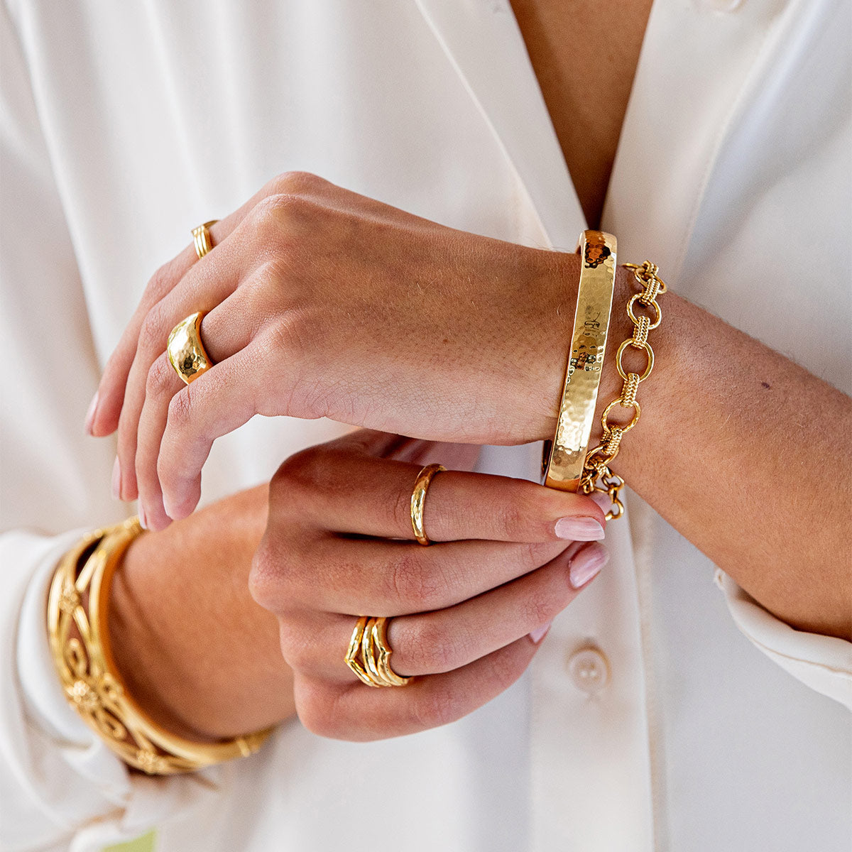 Cleopatra Grande Link Bracelet in Hammered Gold