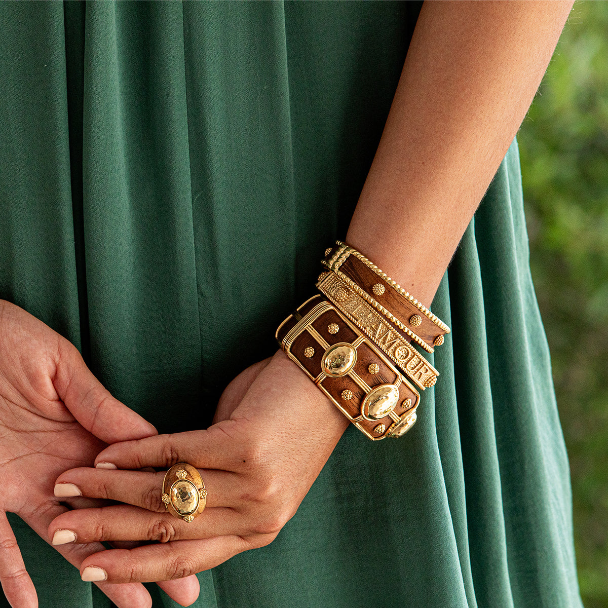 L'Amour Toujour Hinged Bangle in Gold