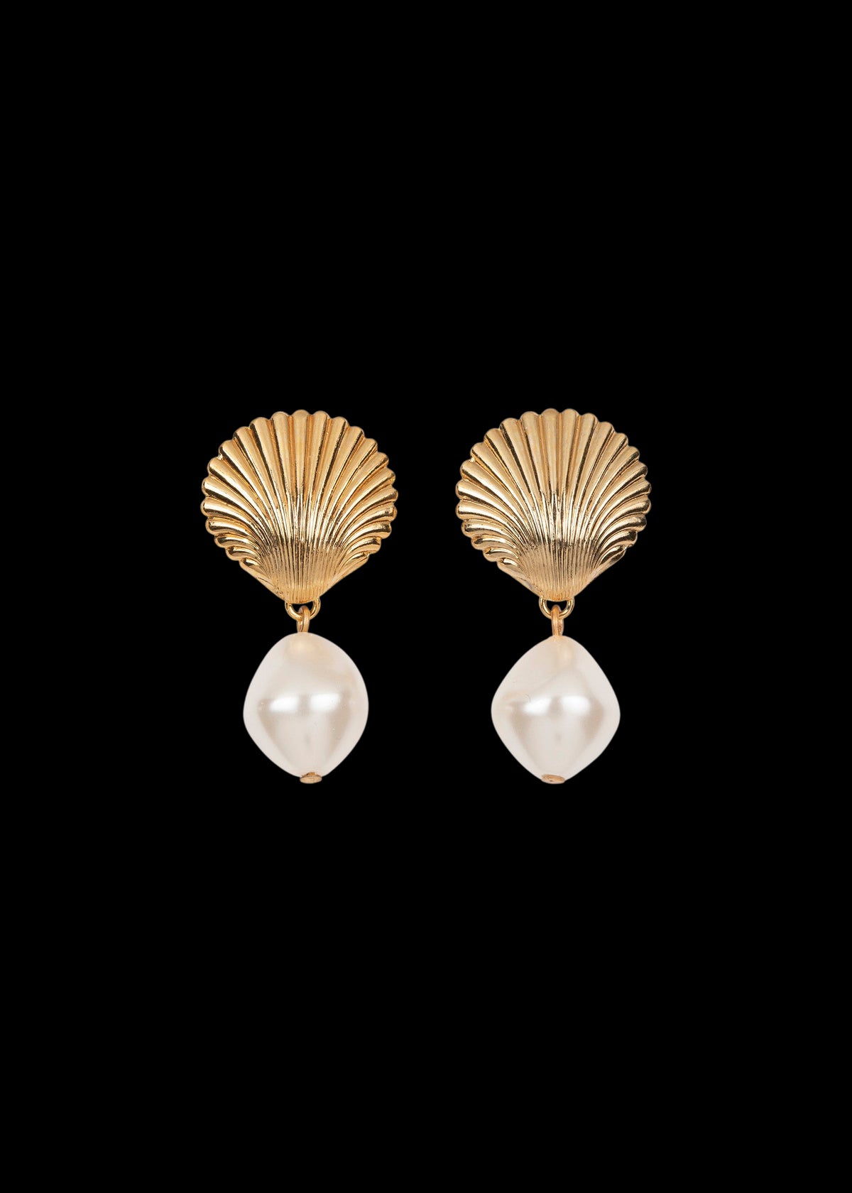 Alana Earrings in Pearl Gold