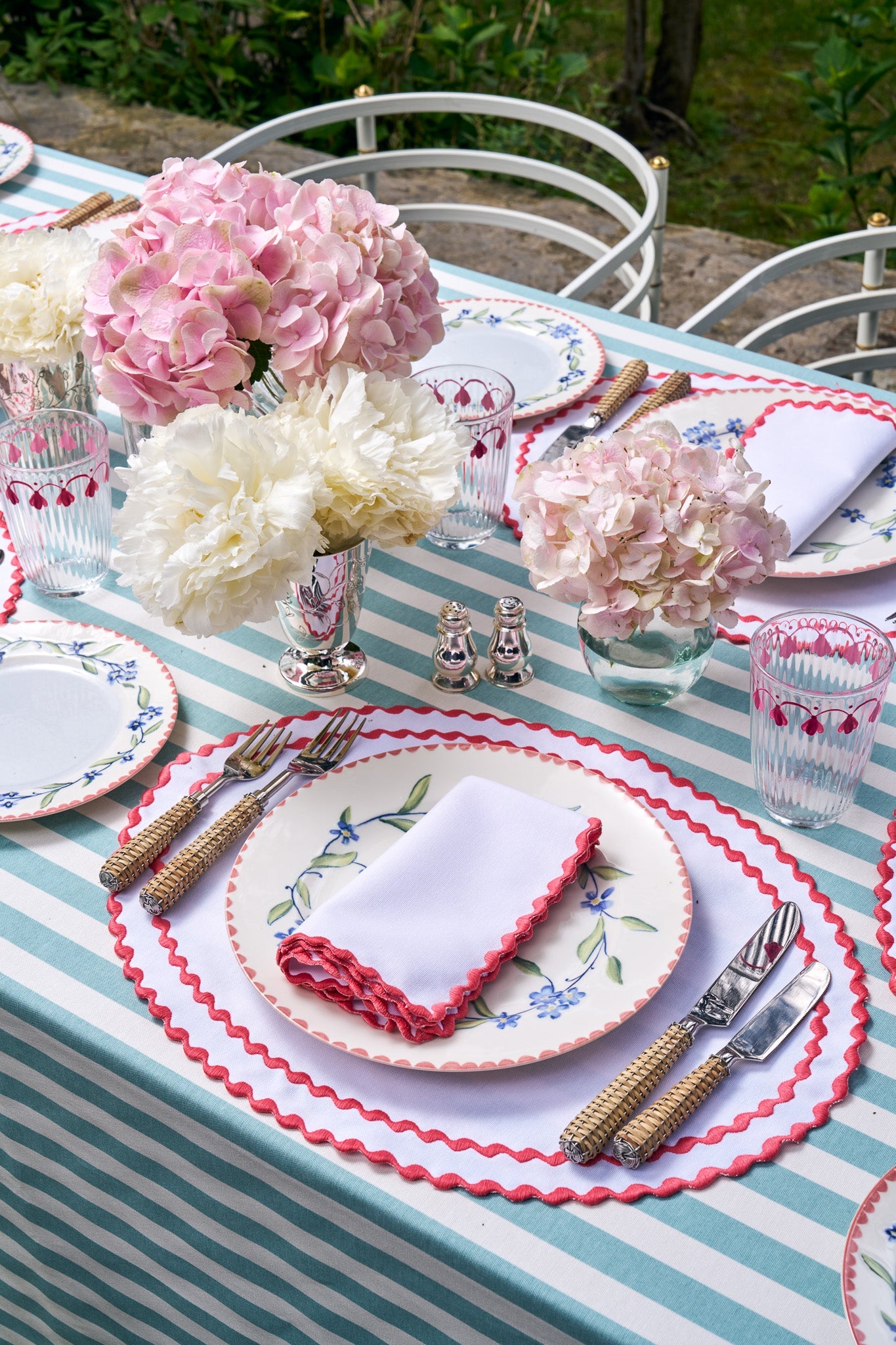 Cora Placemat And Napkin Set In Petal Pink