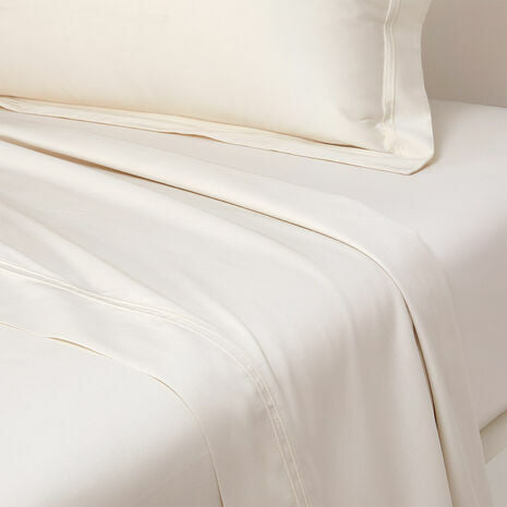 Triomphe Bedding Collection in Nacre