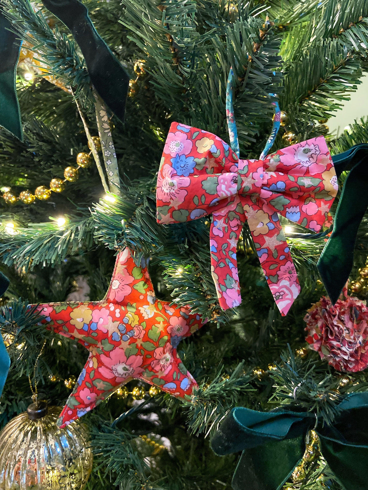 Set of 6 Christmas Tree Bows made with Liberty Fabric BETSY STAR - Coco & Wolf