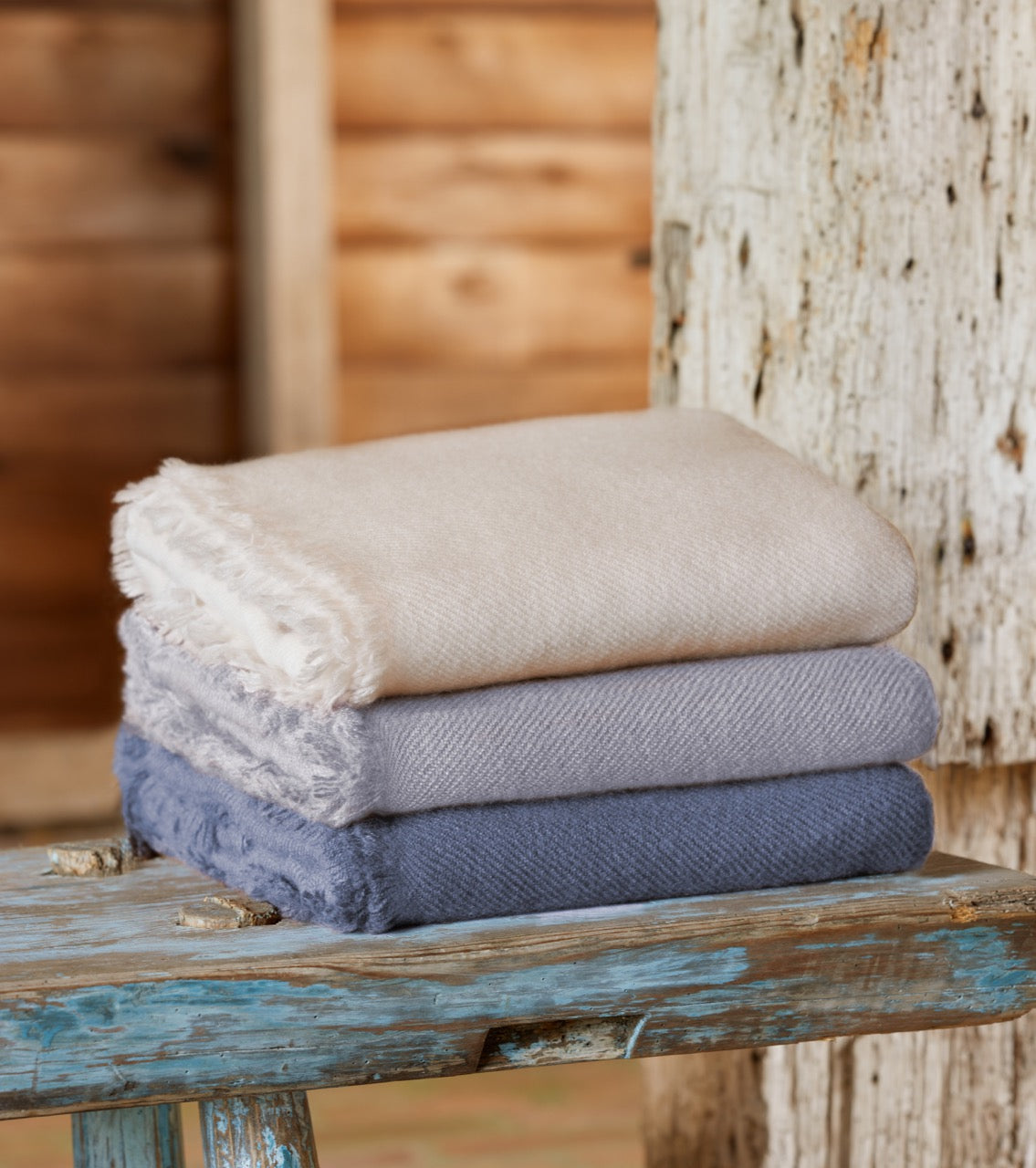 Noe Cashmere Throw in Artic Blue