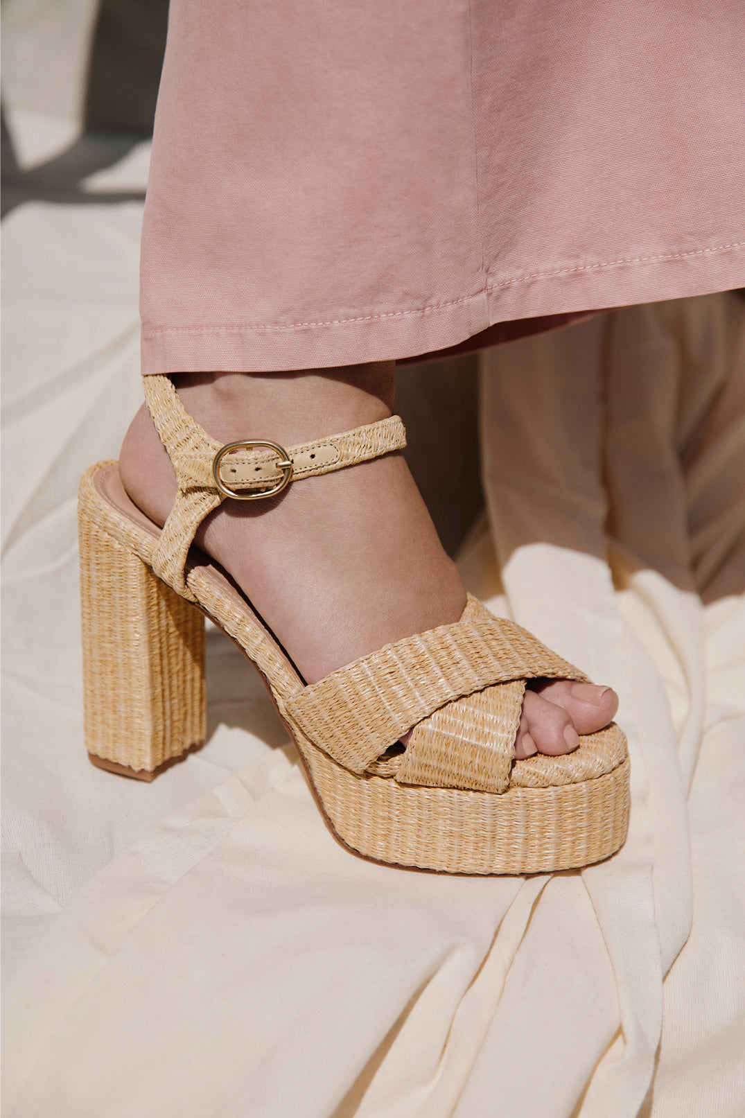 Bella Sandal in Raffia