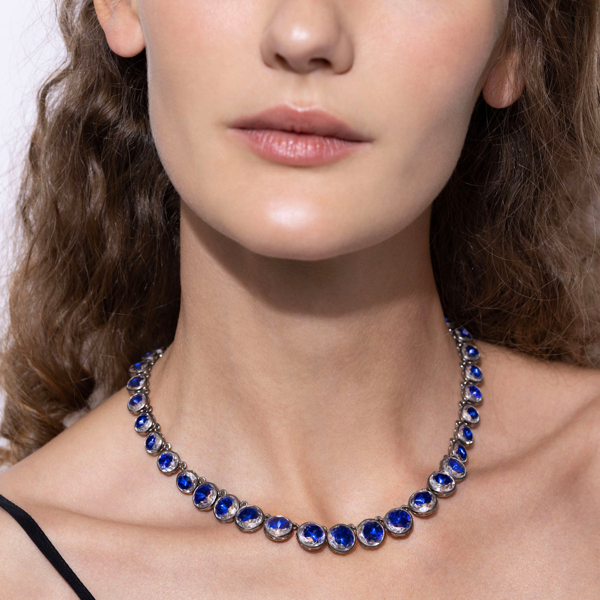 alt-catherine-round-riviere-indigo-black-rhodium-model