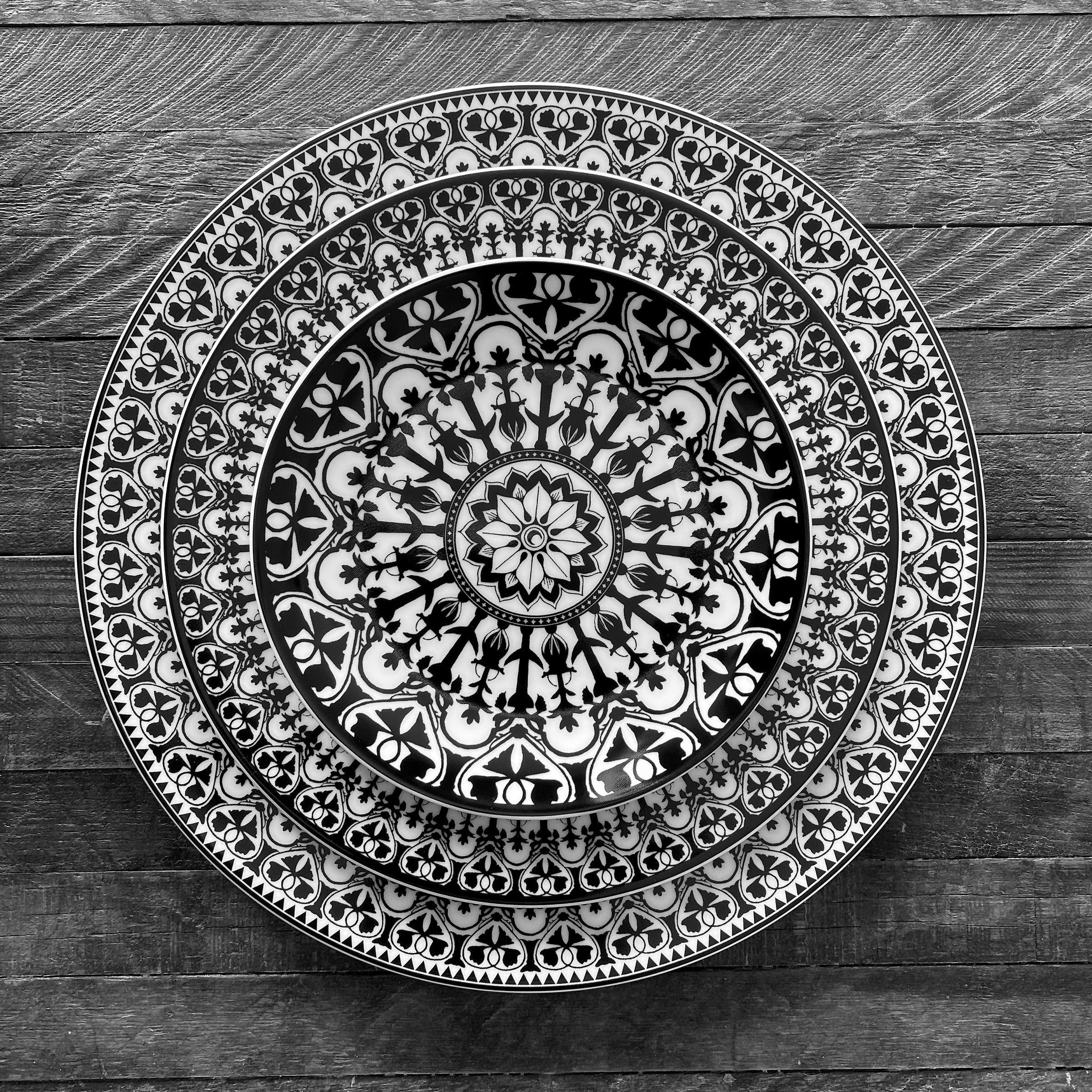 Casablanca Rimmed Dinner Plate Black