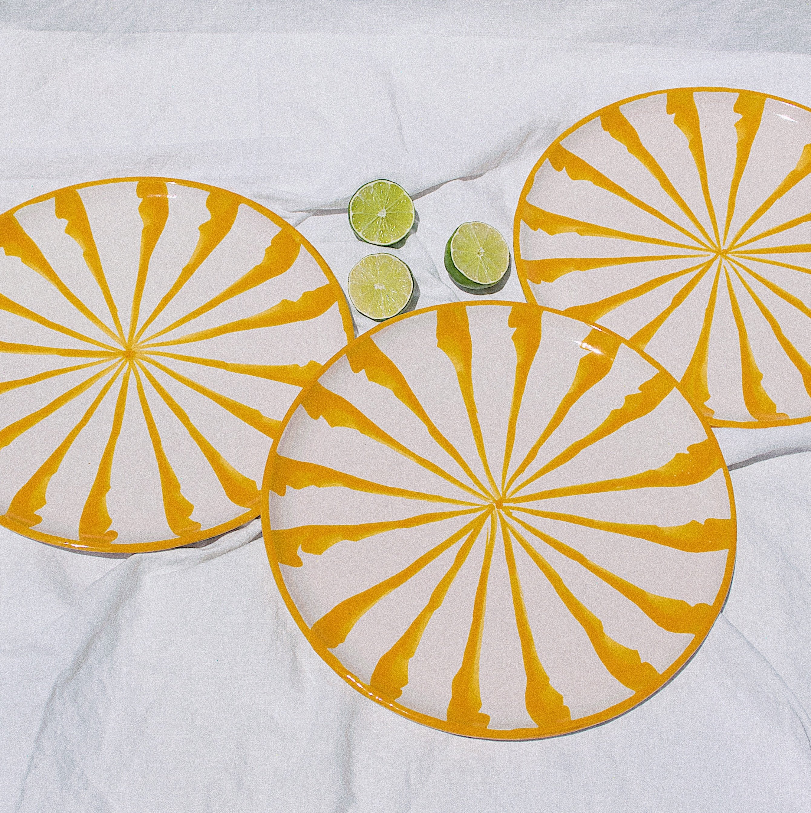 Dinner plate with candy cane stripes - Pomelo casa