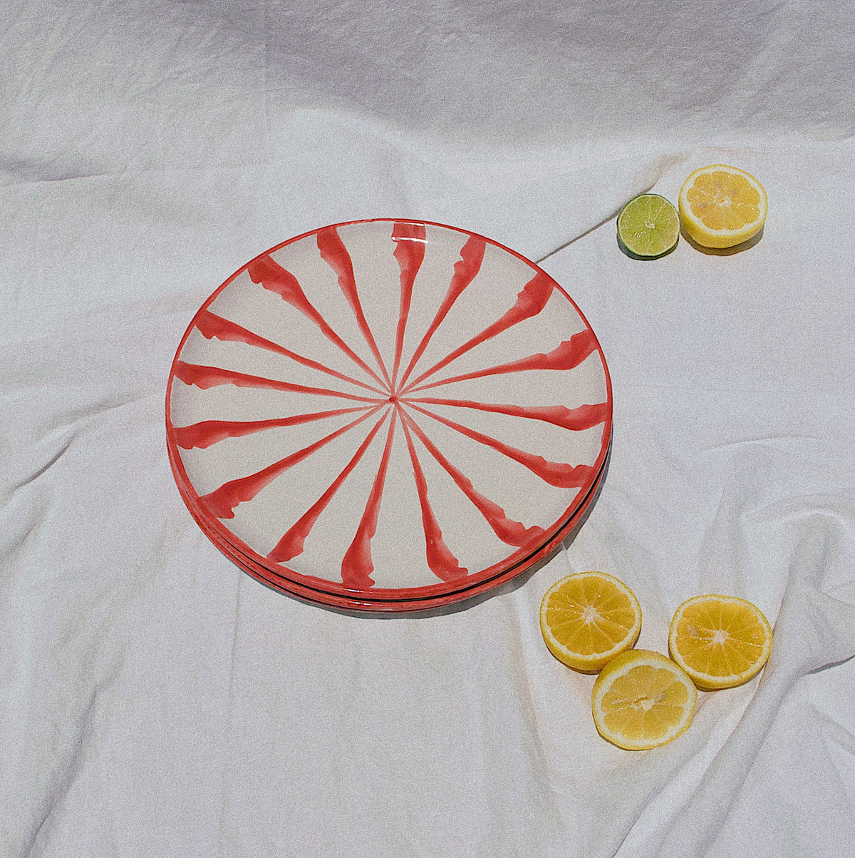 Dinner plate with candy cane stripes - Pomelo casa