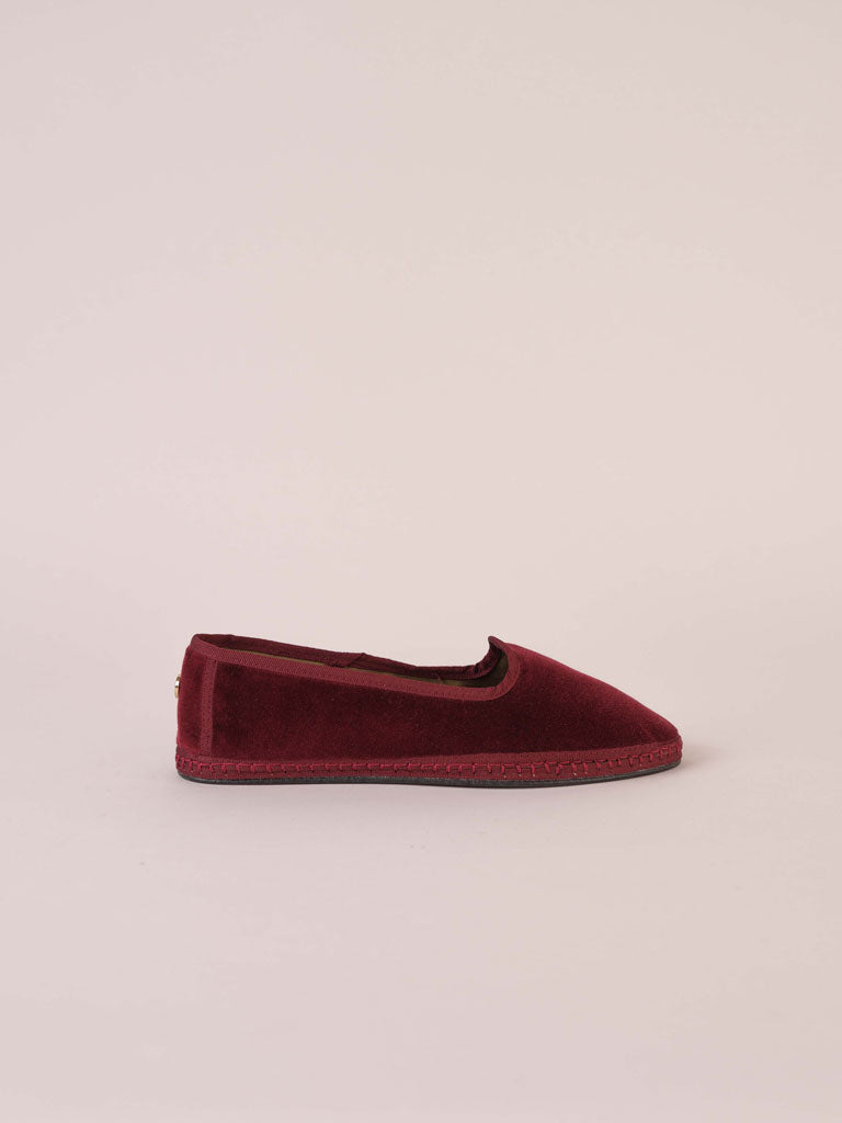 Nikola Flat in Garnet