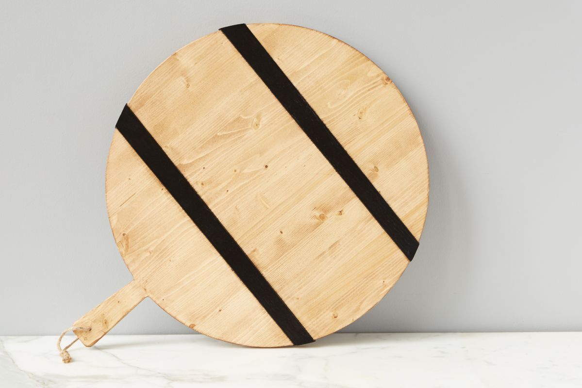 Black Round Mod Charcuterie Board