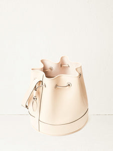 Hunting Season The Extra Large Drawstring in Nappa Leather#color_oyster