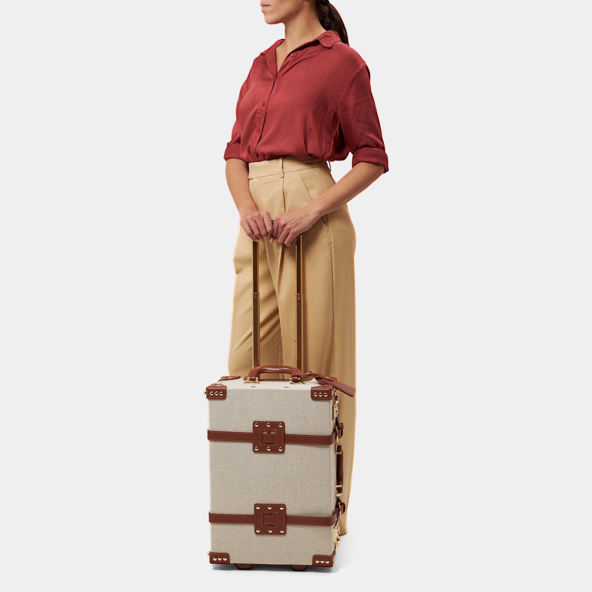 The Editor in Brown Carryon