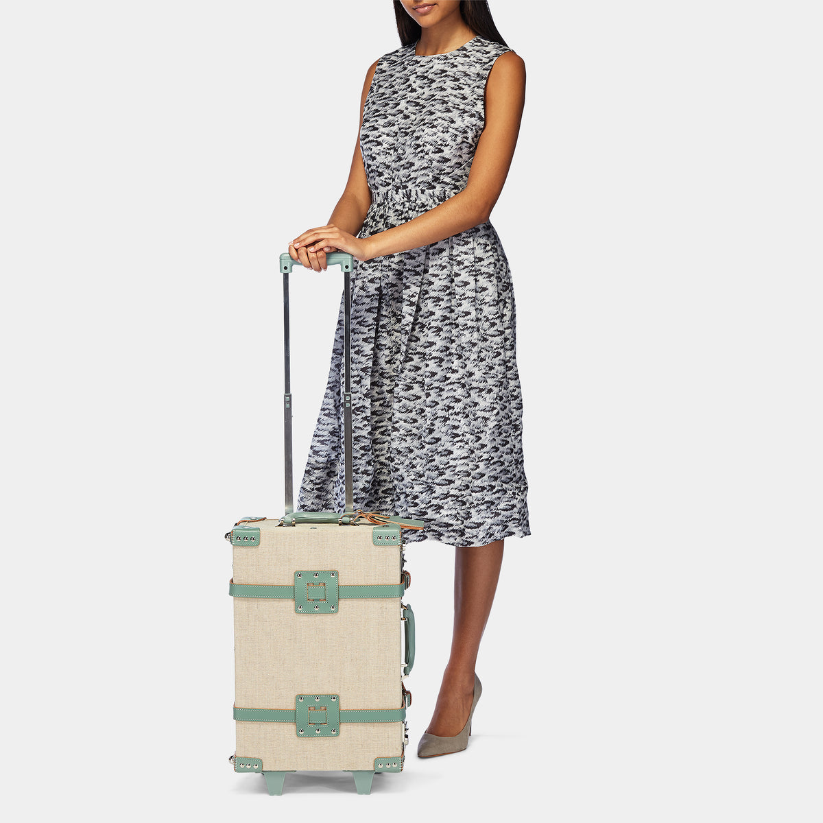 The Editor in Sea Green Carryon