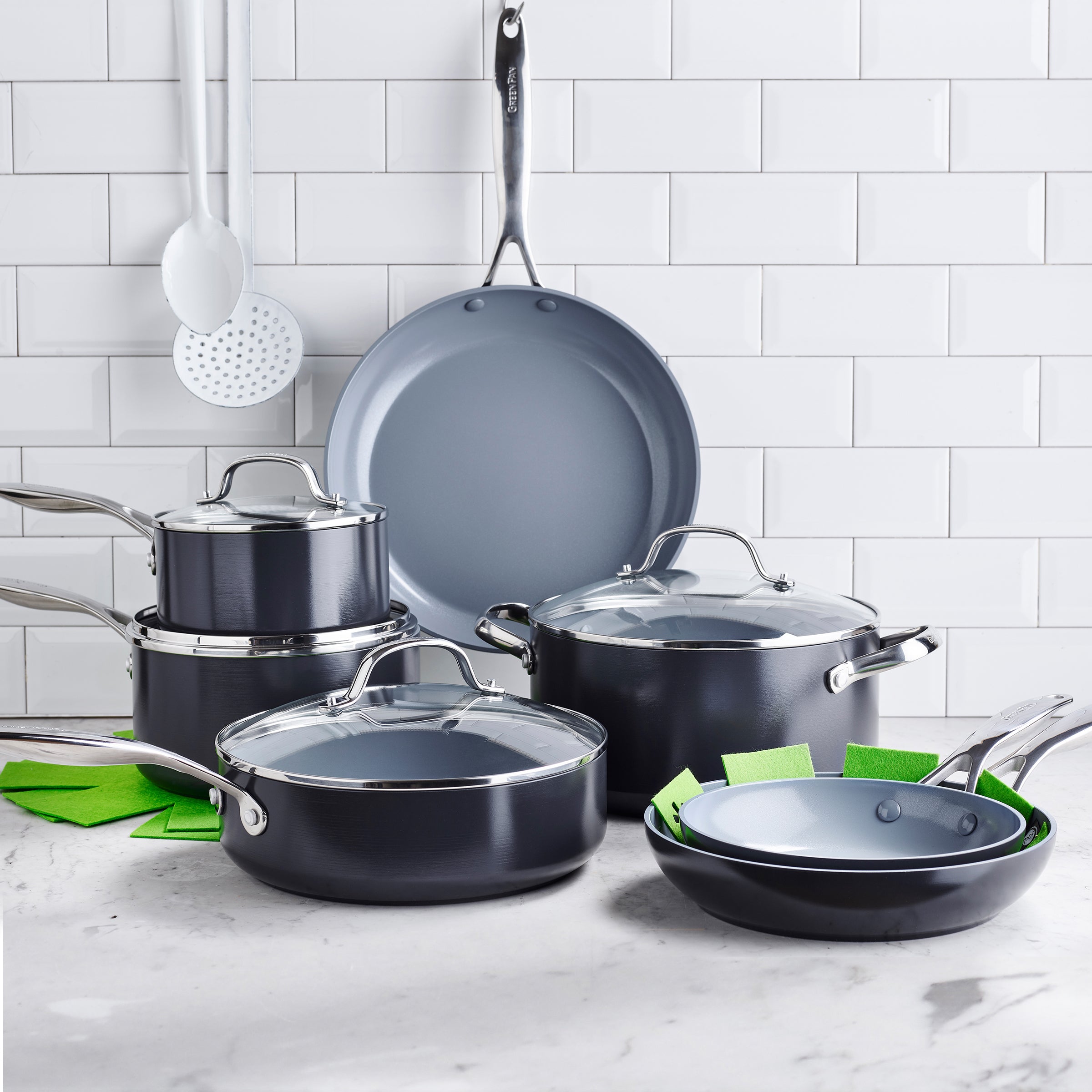 Valencia Collection Cookware 11-Piece Set in Black