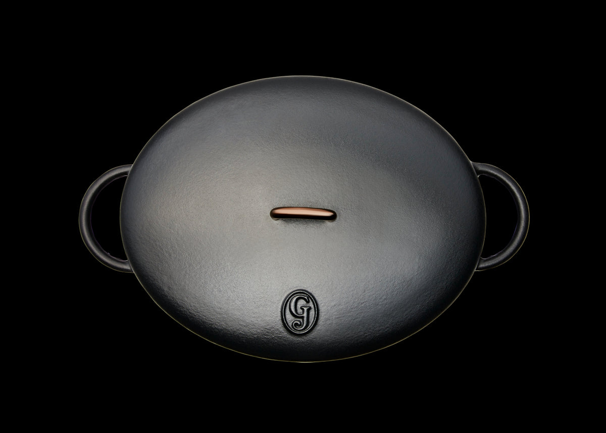 Enameled cast-iron Dutch oven in pepper black - top down view with lid