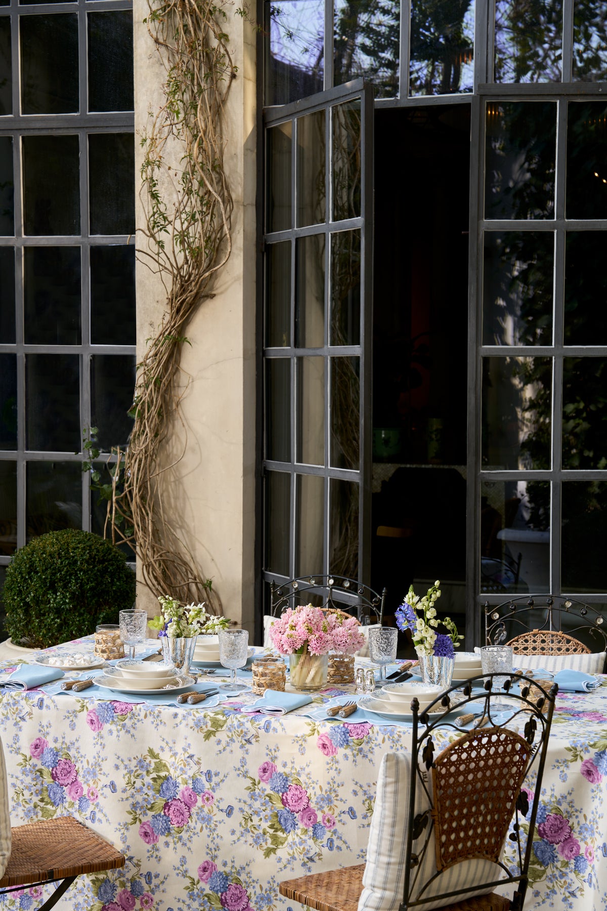 Blue Dahlia Floral Tablecloth